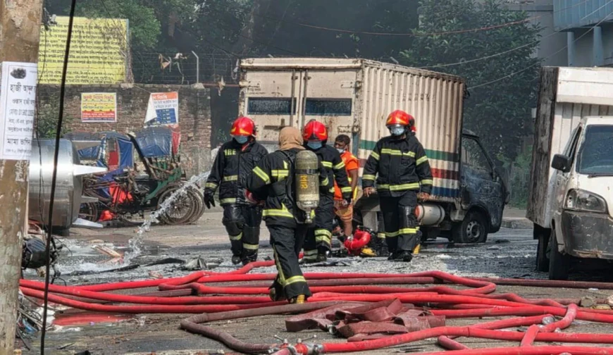 মিরপুরে অগ্নিকাণ্ডে ১৬ জনের মৃত্যু বিষাক্ত গ্যাসে নয়: ঢামেক পরিচালক