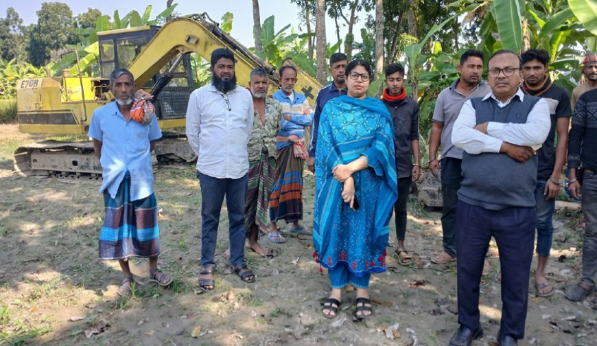 কপোতাক্ষ থেকে মাটি চুরি, ৪ জনের জেল