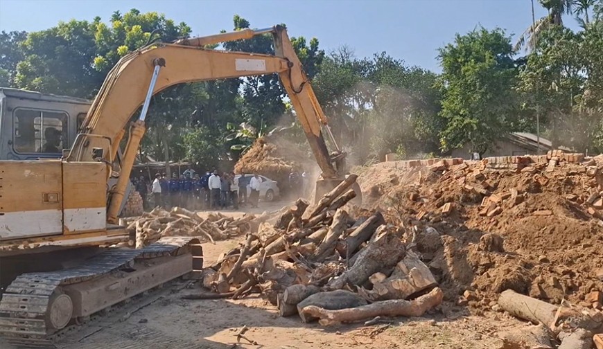 মাগুরায় অবৈধ ইটভাটা গুঁড়িয়ে দিলো পরিবেশ অধিদপ্তর