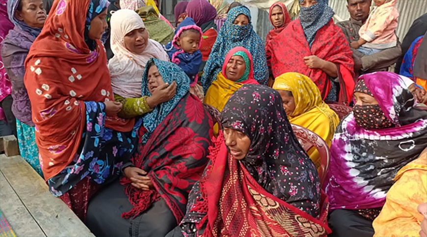 প্রাইভেটকার নিয়ন্ত্রণ হারিয়ে চায়ের দোকানে, নিহত ১ আহত ৩