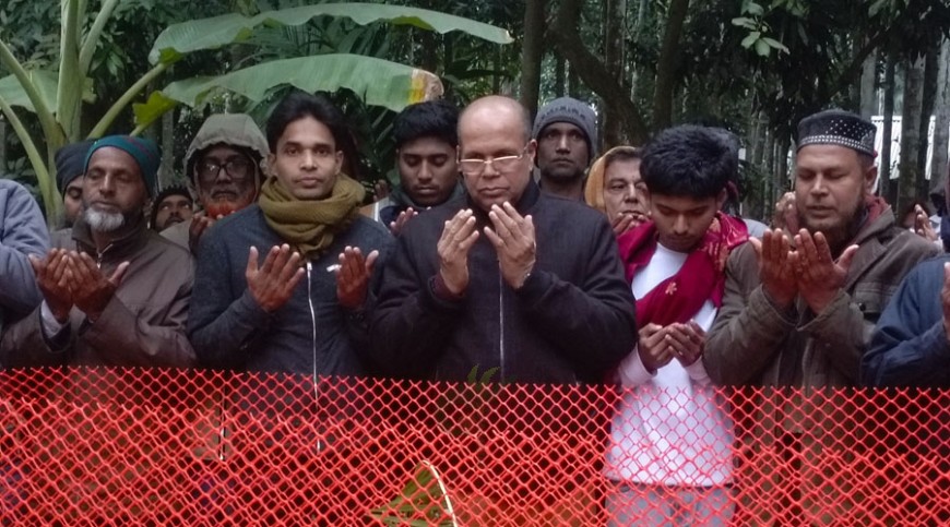 অকাল প্রয়াত কৃষকদলনেতার কবর জিয়ারত অ্যাড. ফরহাদের