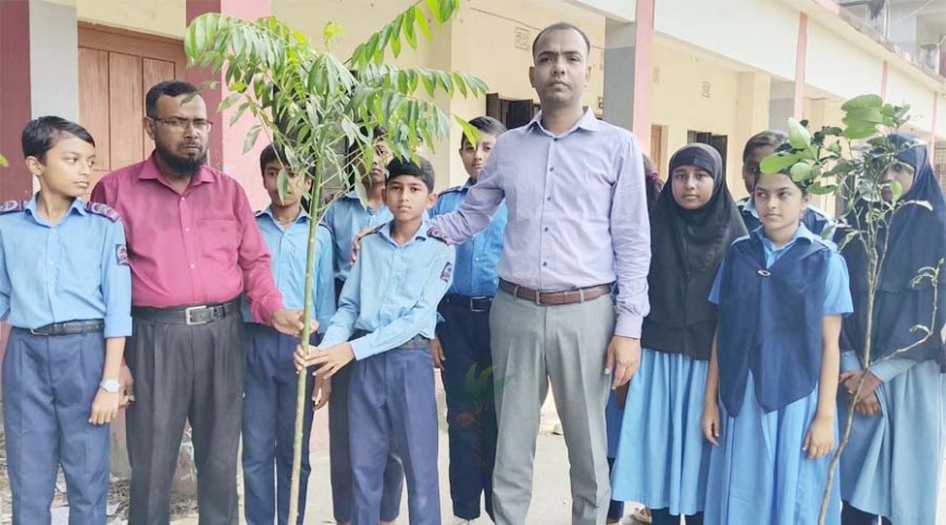 অভয়নগরে শিক্ষার্থীদের মাঝে দেড় হাজার গাছের চারা বিতরণ