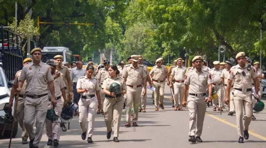 দিল্লিতে বিক্ষোভ ঘিরে কড়াকড়ি, ইন্টারনেট-রেল বন্ধ মোতায়েন ৪১ হাজার নিরাপত্তাকর্মী
