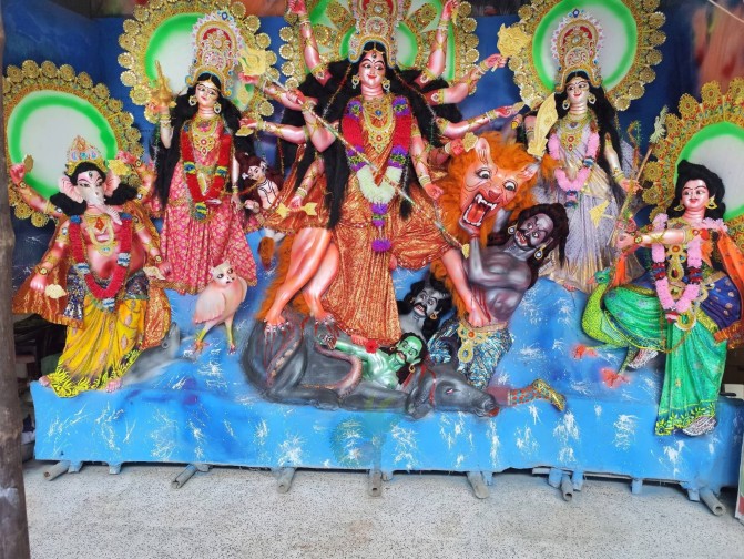 উৎসবের রঙে সাজছে পাইকগাছার ১৫১টি পূজামণ্ডপ