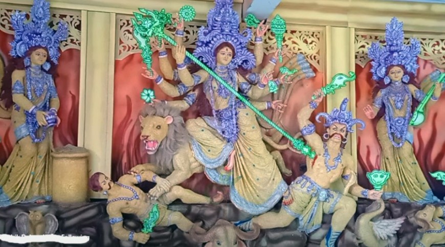 দেড় লক্ষাধিক দিয়াশলাই কাঠিতে দুর্গাপ্রতিমা