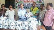 শিক্ষা প্রতিষ্ঠান ক্লাবে ক্রীড়াসামগ্রী বিতরণ