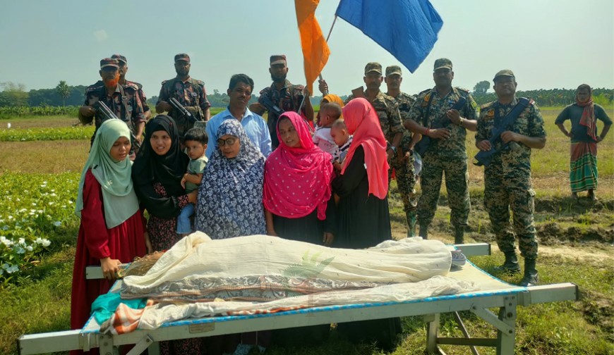 মুজিবনগর সীমান্তের শূন্যরেখায় মৃত মায়ের মুখ দেখলেন বাংলাদেশের মেয়ে