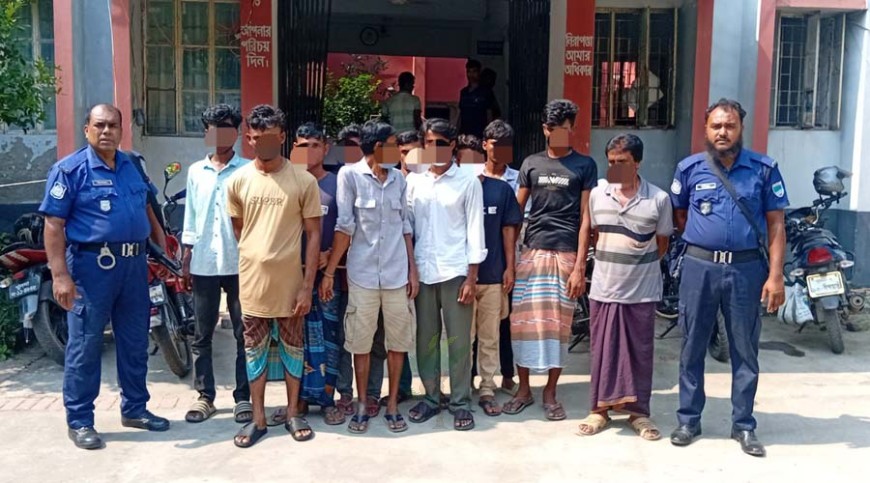পাইকগাছায় পুলিশের বিশেষ অভিযানে ১৭ জন গ্রেপ্তার