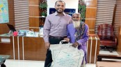 ইট ভেঙে চলা শতবর্ষী ছব্দুল গাজীর পাশে দাঁড়ালেন ইউএনও