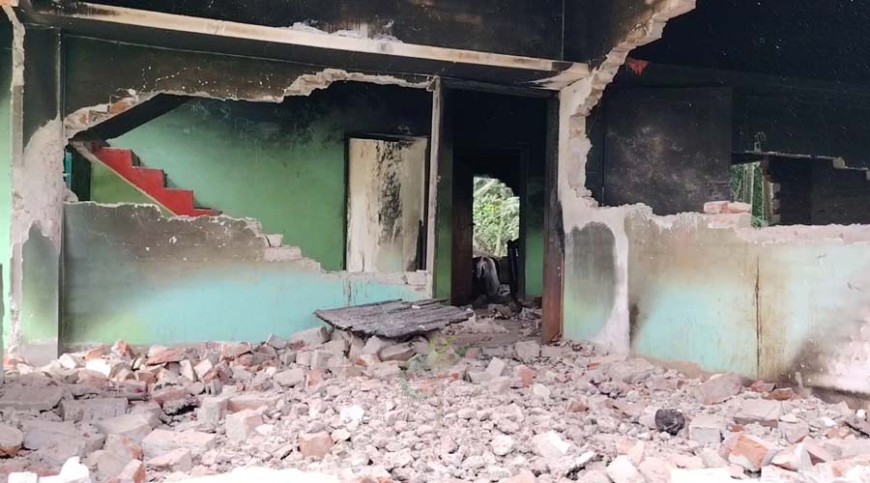 নড়াগাতীতে ২৫ বাড়িতে লুটপাট আগুন, ভয়ে গ্রামছাড়া ক্ষতিগ্রস্তরা