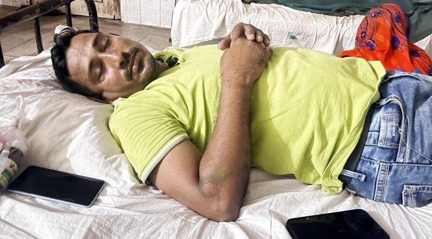শালিখায় সংঘর্ষের ভিডিও ধারণের সময় সাংবাদিকের ওপর হামলা