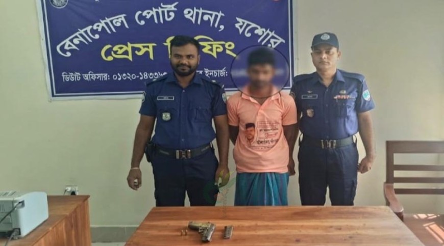 বেনাপোলে বিদেশি পিস্তল ও গুলিসহ ভ্যানচালক আটক