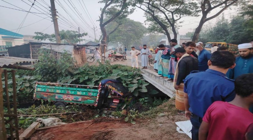 চুয়াডাঙ্গায় গরুবাহী ট্রলি খাদে পড়ে ব্যবসায়ী নিহত, আহত ২