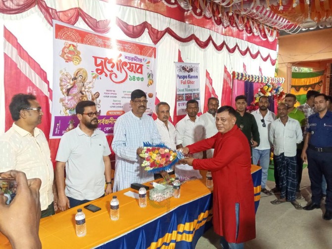 কেশবপুরে পূজামণ্ডপ পরিদর্শনে আবুল হোসেন আজাদ
