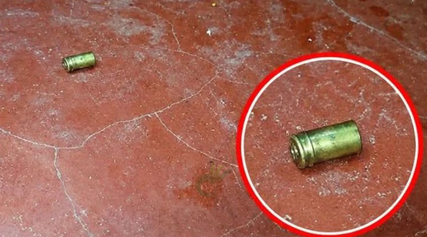 খুলনায় প্রকাশ্যে বাড়িতে ঢুকে গুলি, আতংক