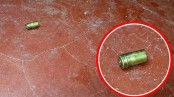 খুলনায় প্রকাশ্যে বাড়িতে ঢুকে গুলি, আতংক