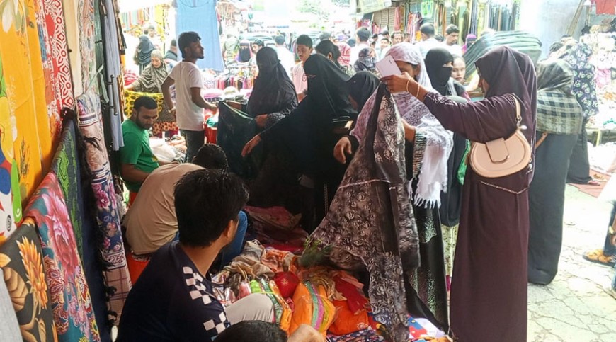 কম আয়ের মানুষের ‘শুক্রবারের বাজার’