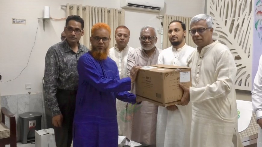 যশোর জেনারেল হাসপাতালে চিকিৎসা সামগ্রী প্রদান বিদ্যুৎ প্রতিমন্ত্রীর