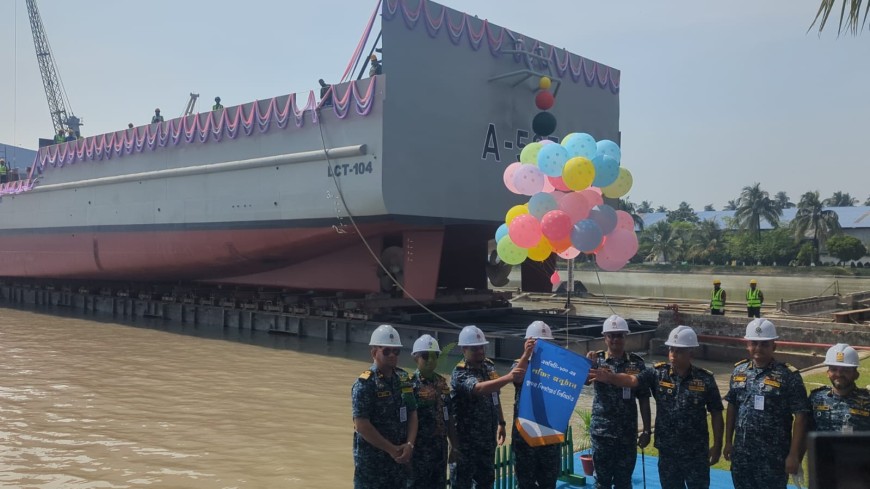 খুলনা শিপইয়ার্ডে নৌবাহিনীর তৃতীয় এলসিটি লঞ্চিং