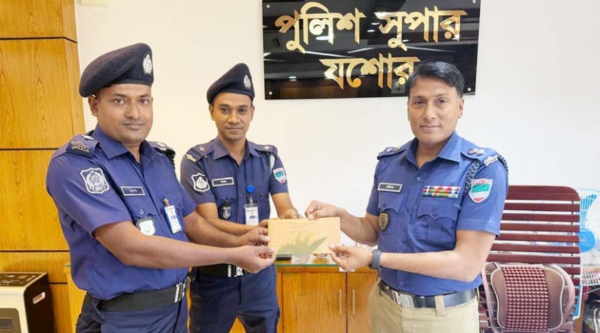 ডিআইজির বিশেষ পুরস্কার পেলেন শার্শা থানার দুই এএসআই