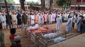 কক্সবাজারে রিসোর্টে অগ্নিকাণ্ডে নিহত এক পরিবারের চারজনকে দাফন