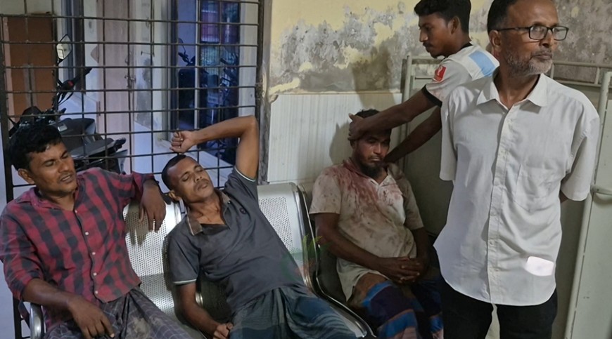 সারের কার্ড ভাগাভাগি নিয়ে মহেশপুরে সংঘর্ষে আহত ১২