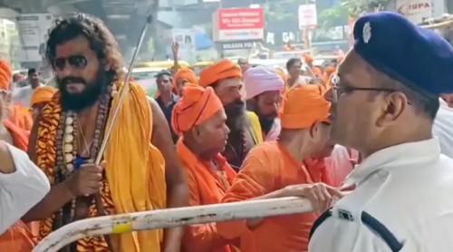 কলকাতায় বাংলাদেশ মিশনে গেরুয়াধারীদের বিক্ষোভ
