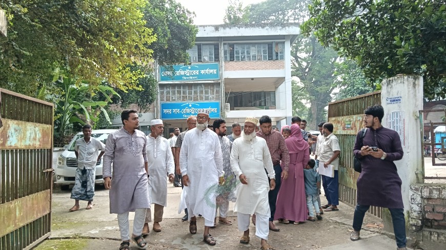 ঝিনাইদহে সাব-রেজিস্ট্রার অফিস পরিদর্শনে এমপি