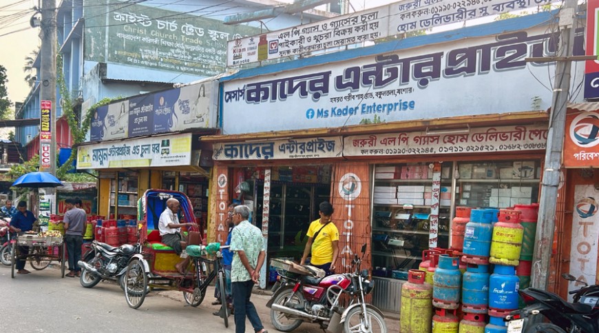 এলপিজির নির্ধারিত দাম কাগজে: ভোক্তার দুর্ভোগ কমাতে ব্যবস্থা নিন