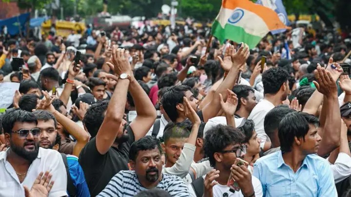 ফের বিক্ষোভে উত্তাল ভারত