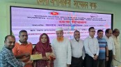 সাতক্ষীরায় সাংবাদিক কল্যাণ ট্রাস্টের অনুদানের চেক বিতরণ