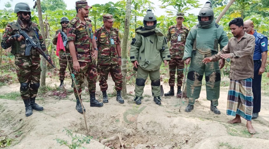 চুয়াডাঙ্গায় কৃষিজমিতে পাওয়া ল্যান্ডমাইন নিষ্ক্রিয় করেছে সেনাবাহিনী