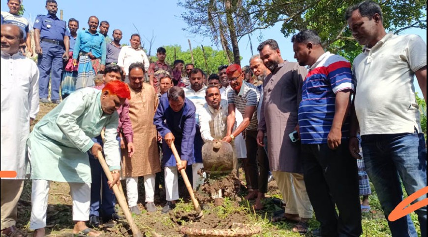 হরিণাকুণ্ডুতে খাল সংস্কারের উদ্বোধন