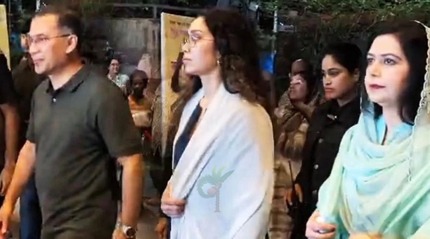 মঞ্চ নাটক দেখতে সপরিবারে বেইলি রোডে প্রধানমন্ত্রী