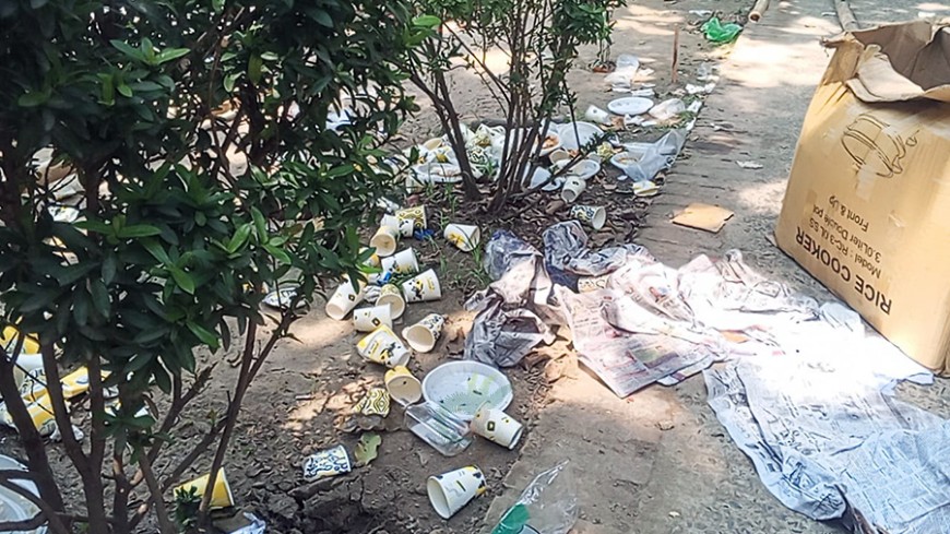 বর্ষবরণ: বর্জ্যের স্তূপ শহর যশোরের অনুষ্ঠানস্থলে