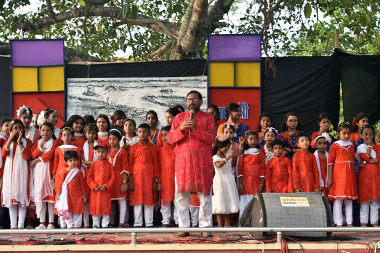 নতুন বছরকে স্বাগত জানিয়ে সুরধুনীর অনুষ্ঠান