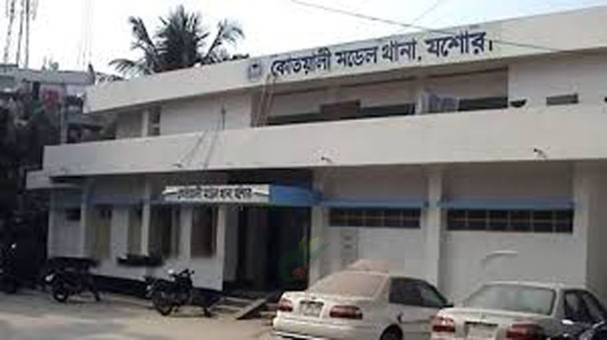 বিভিন্ন দেশের মুদ্রা ও ২২ পাসপোর্টসহ যুবক আটক