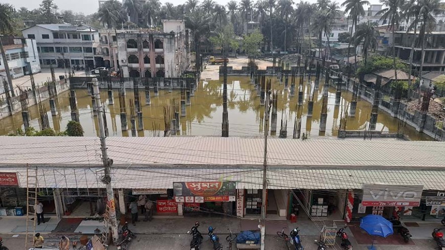 ঝিনাইদহ পৌরসভা: বন্ধ হয়ে গেছে ৪৫ কোটি টাকার সুপার মার্কেট
