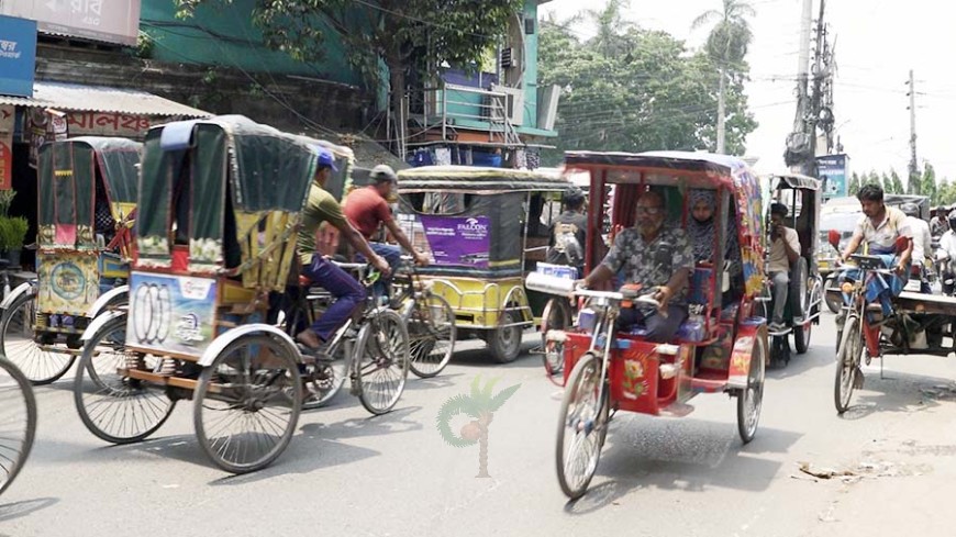 যশোরে লাগামহীন ব্যাটারিচালিত রিকশা ইজিবাইক