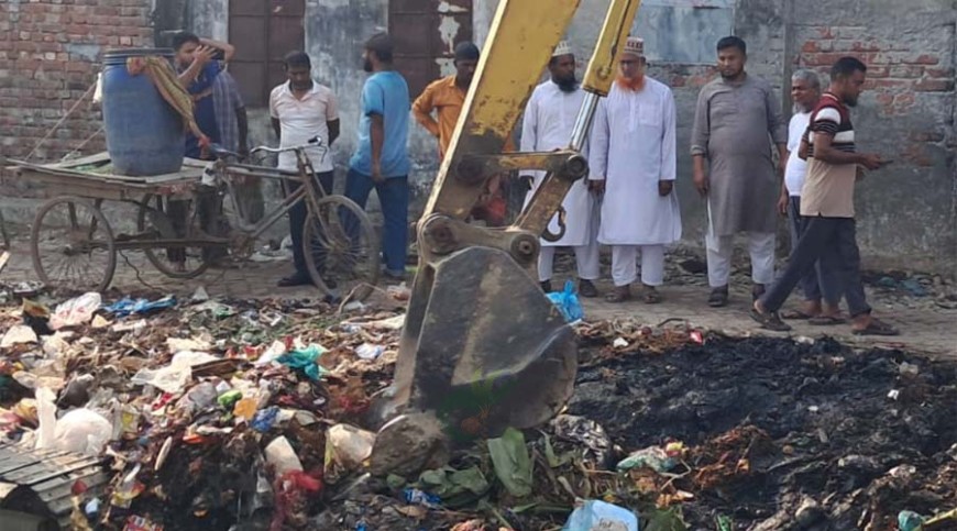 লোহাগড়া বাজারের ময়লার স্তূপ অপসারণ কাজ উদ্বোধন