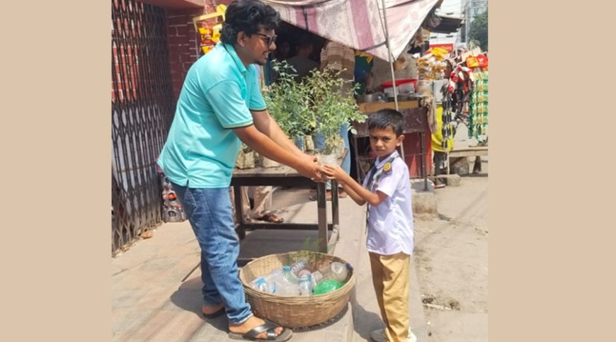 প্লাস্টিকের বিনিময়ে গোলাপ গাছ!