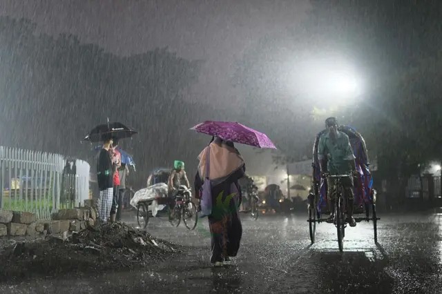 ‘ঝুমুল’ নামে আসছে শক্তিশালী বৃষ্টি বলয়