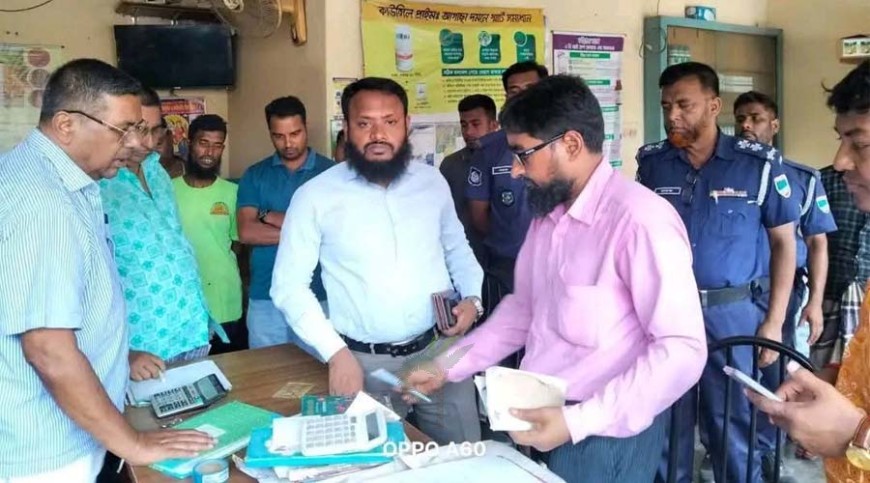 শৈলকুপায় অবৈধভাবে সার মজুতের অপরাধে দুই ডিলারকে জরিমানা