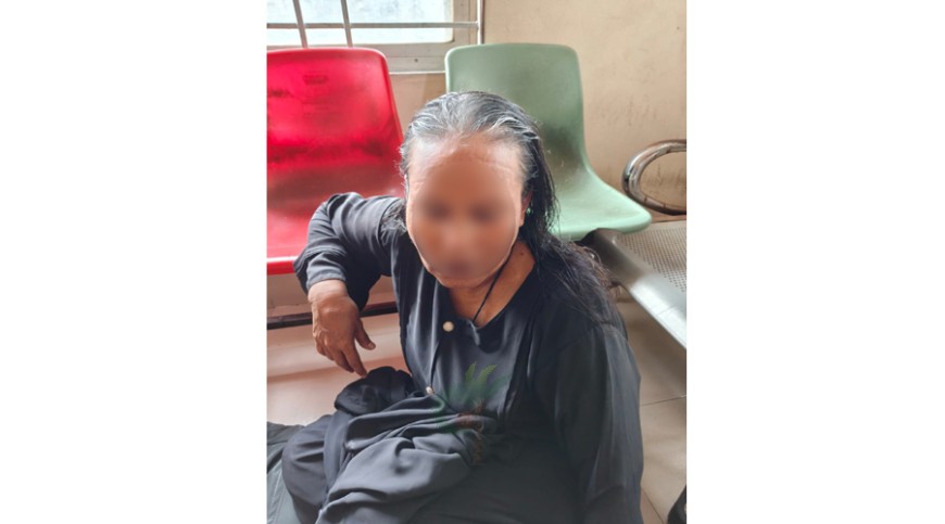 যশোর জেনারেল হাসপাতালে টাকা চুরির চেষ্টাকালে নারী আটক