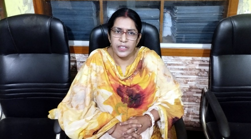 অধ্যক্ষের বিরুদ্ধে নারী শিক্ষকের সংবাদ সম্মেলন