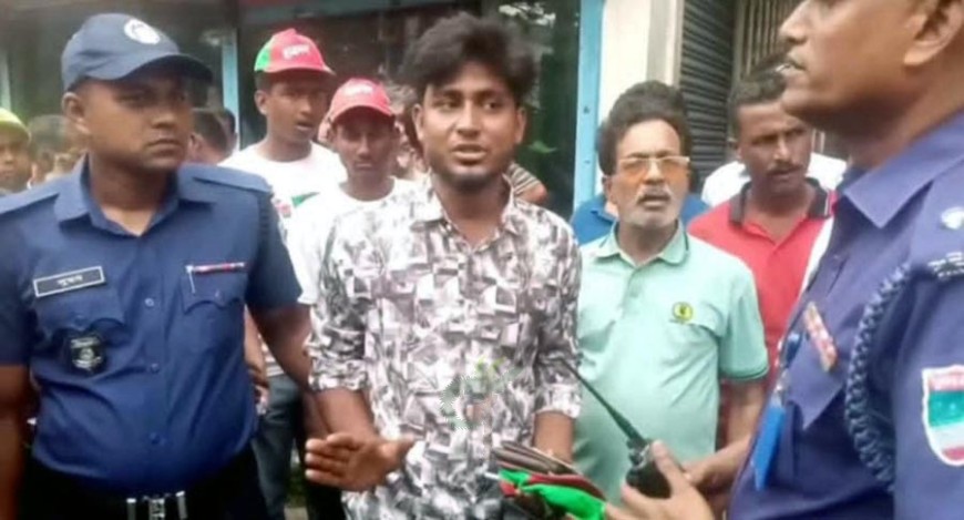 পকেটে চাকু নিয়ে প্রধানমন্ত্রীর জনসভায়!