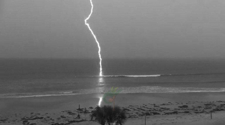 বজ্রাঘাতে গোয়ালঘরে থাকা গরুর মৃত্যু