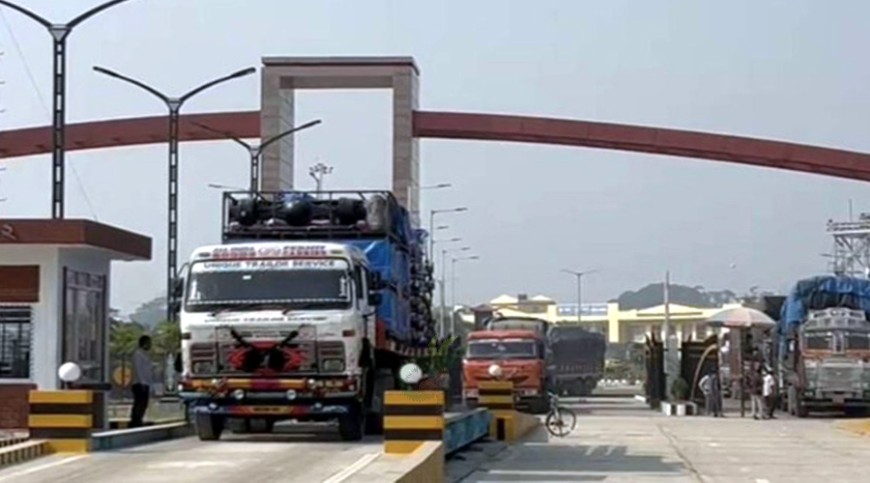 তিন দিনের বন্ধের পর বেনাপোল বন্দরে আমদানি-রপ্তানি শুরু