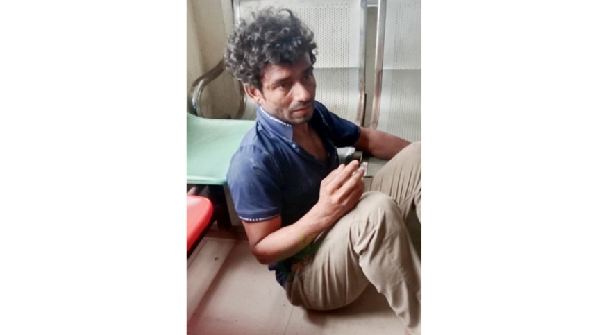 যশোরে হাসপাতাল থেকে রোগীর মোবাইল চুরির সময় যুবক আটক
