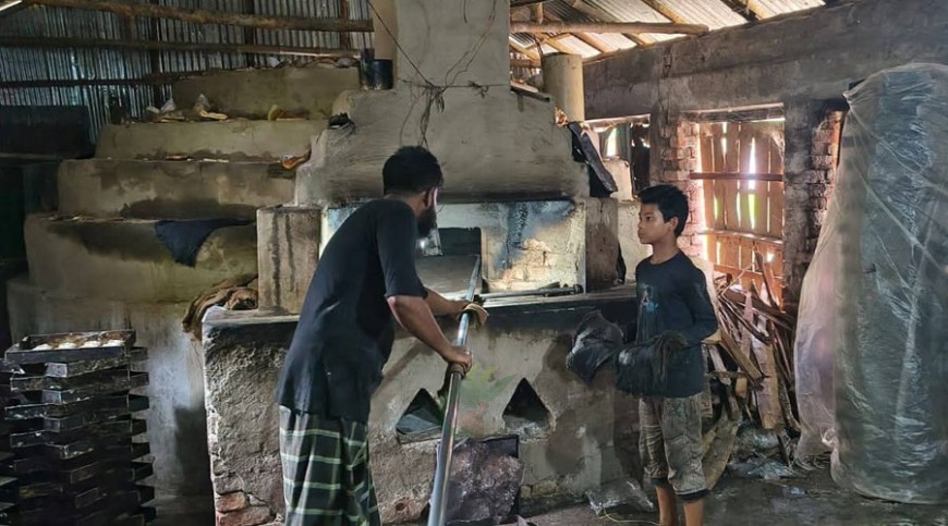 লাইসেন্সবিহীন করাতকল বেকারি মালিককে জরিমানা